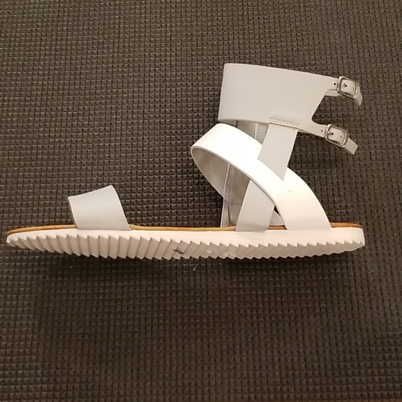 Sandals - Picture 4 of 5